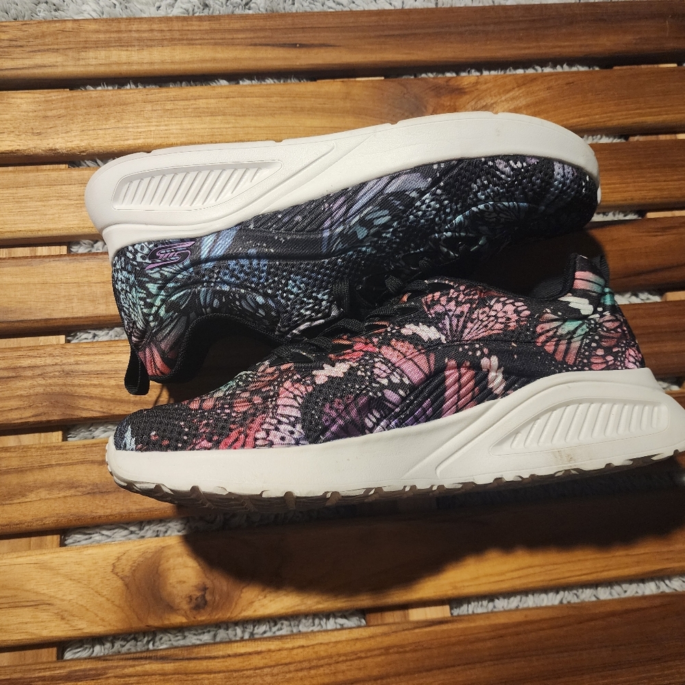 Skechers